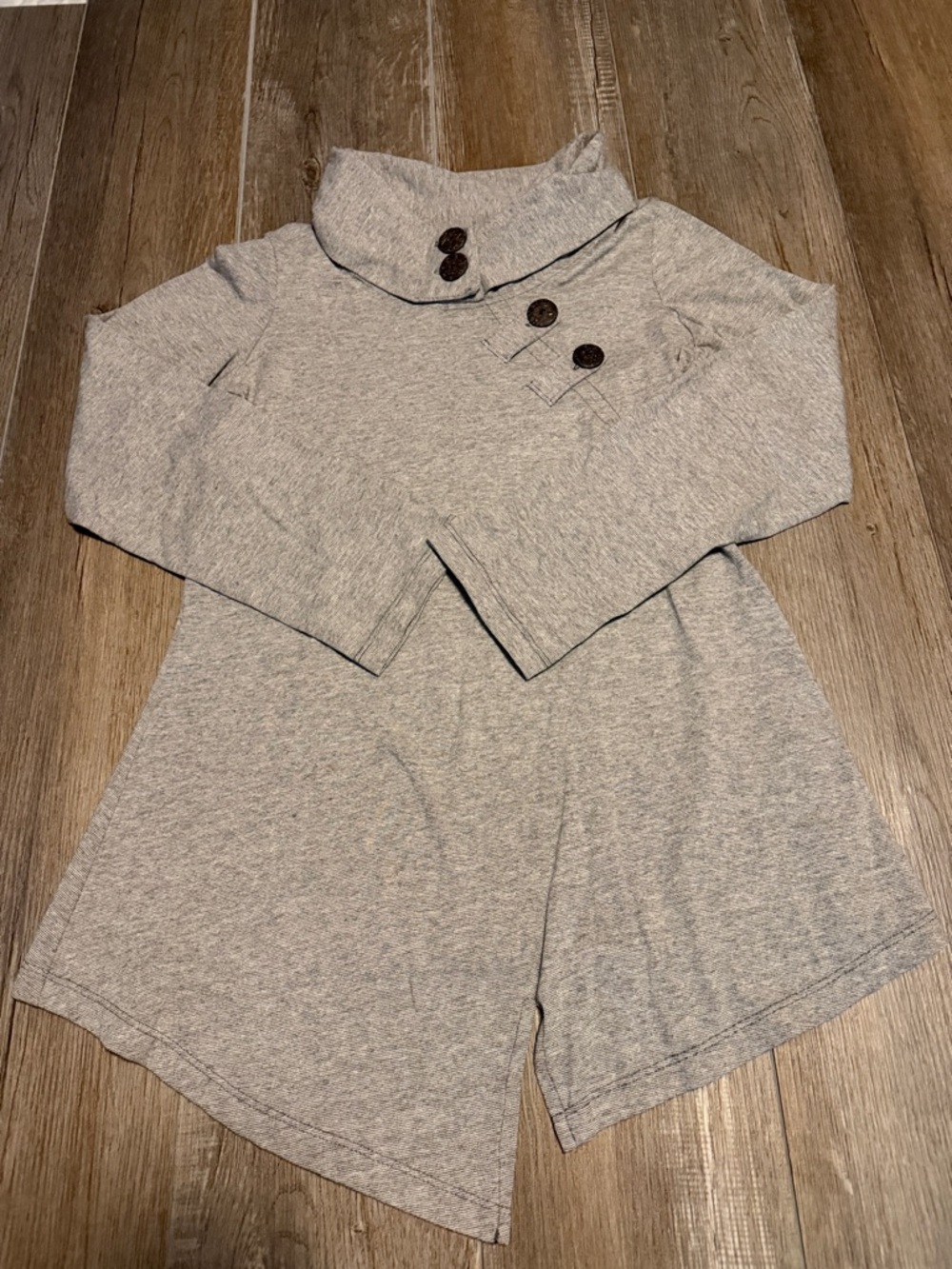 Lur Womens Heather Gray Long Sleeve Turtle Neck
Asymmetrical Fashion Tunic
Top